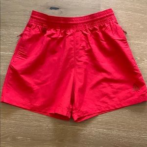 Elastic waisted short